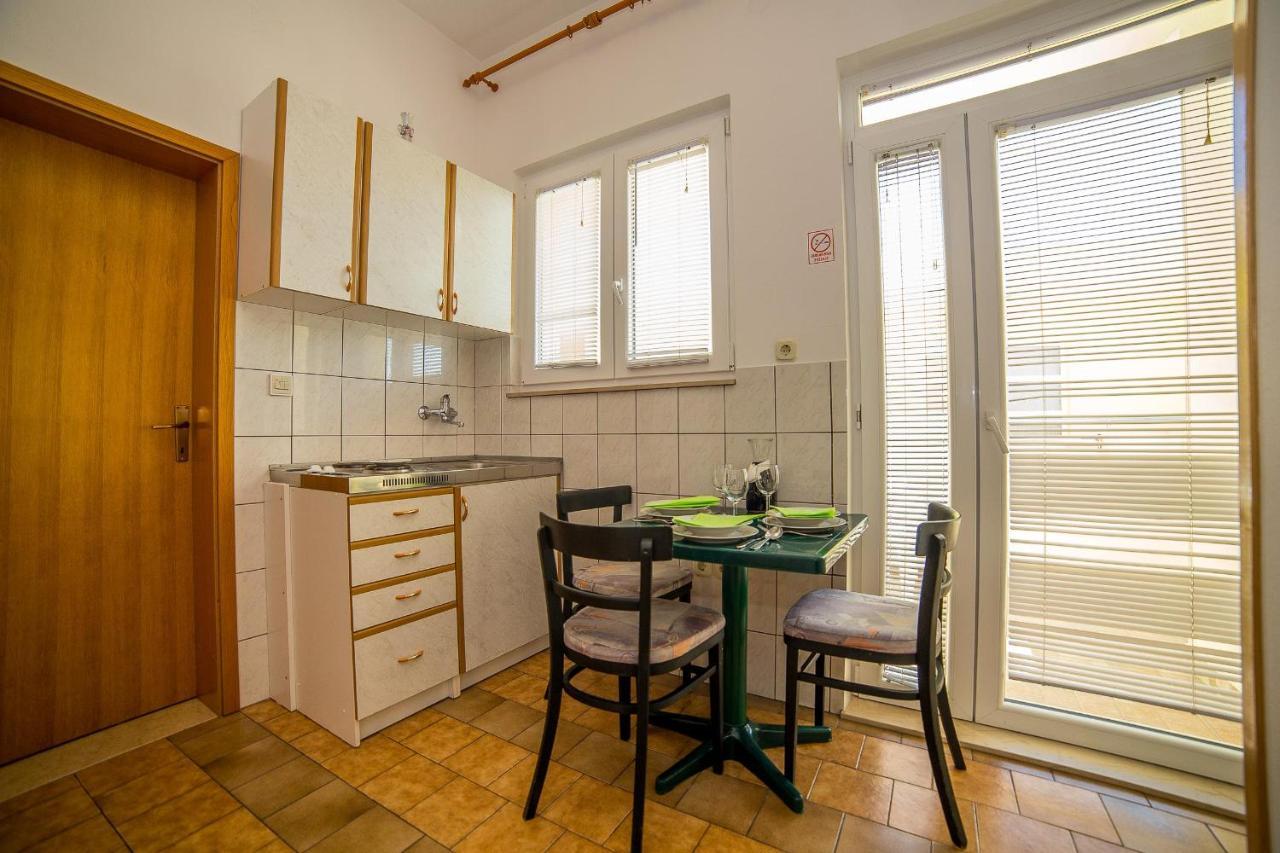 Apartments Emil 로크바 로고즈니차 외부 사진